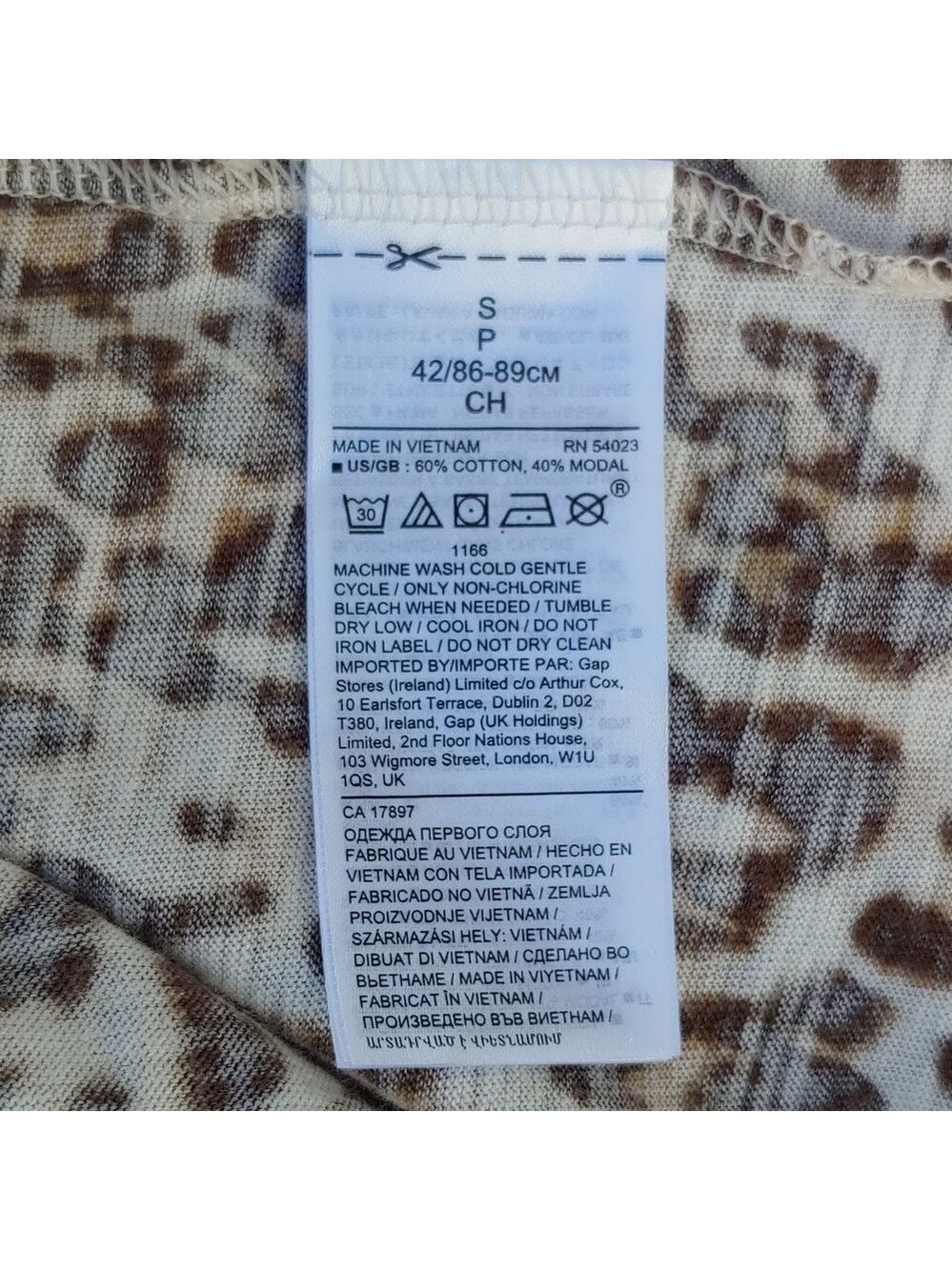 Banana Republic Leopard Print Women's Tee size Small - Picture 11 of 12